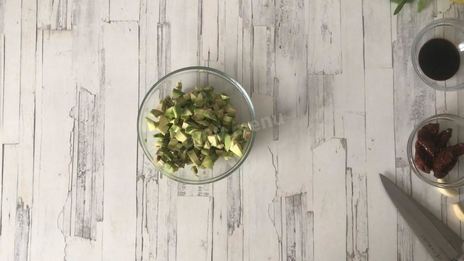 брускетта с авокадо и грушей