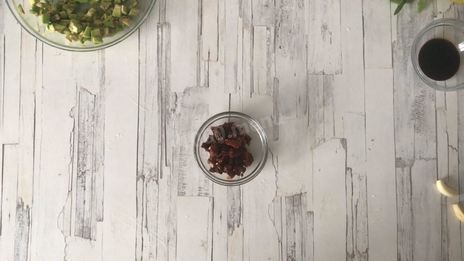 брускетта с авокадо и грушей