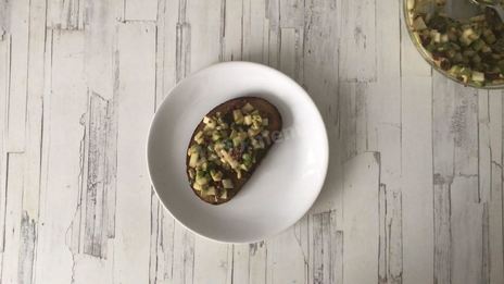 брускетта с авокадо и грушей