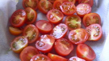 брускетта с авокадо и томатами черри