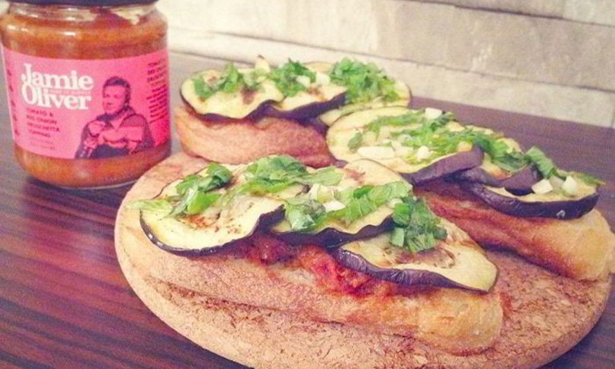 Рецепт брускетта с баклажанами, мятой и топпингом