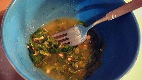 брускетта с баклажанами, мятой и топпингом