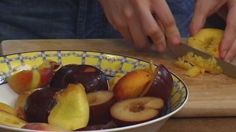 брускетта с фруктами