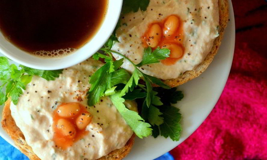 Рецепт брускетта с горбушей и фасолью