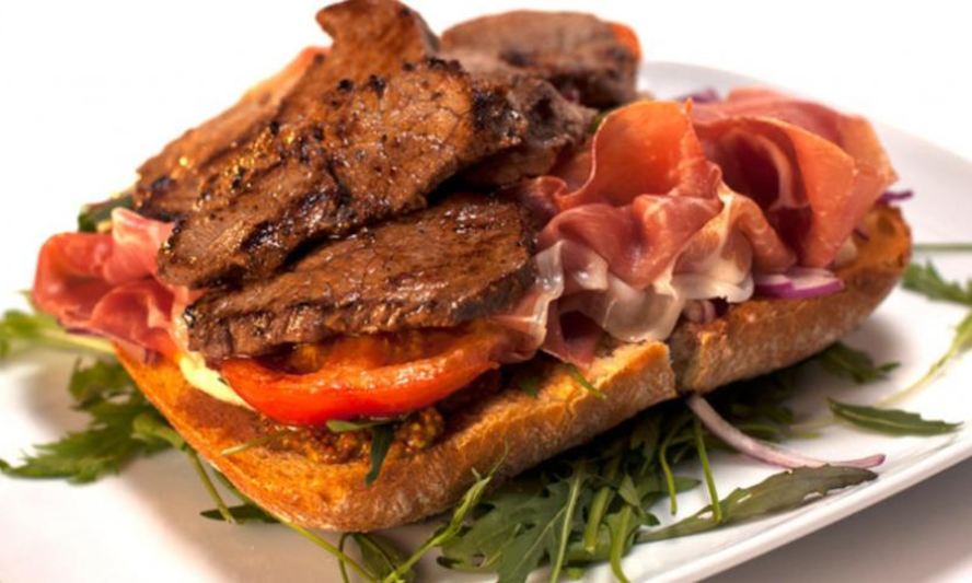 Рецепт брускетта с говядиной и пармской ветчиной