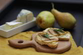 Брускетта с грушей