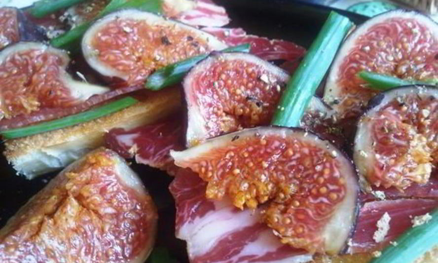 Рецепт брускетта с инжиром и пармской ветчиной