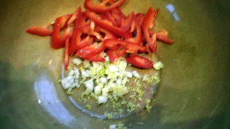 брускетта с кальмарами и чили