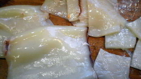 брускетта с кальмарами и чили