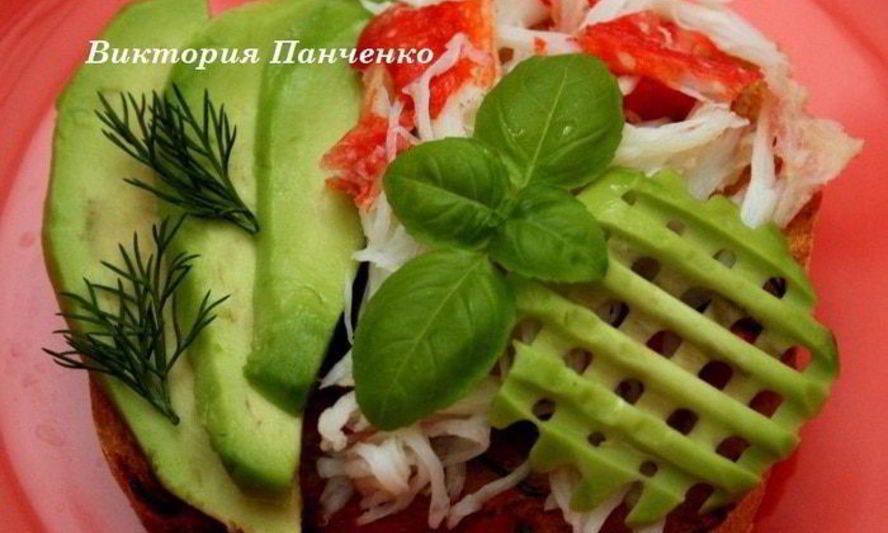 Рецепт брускетта с крабом и авокадо