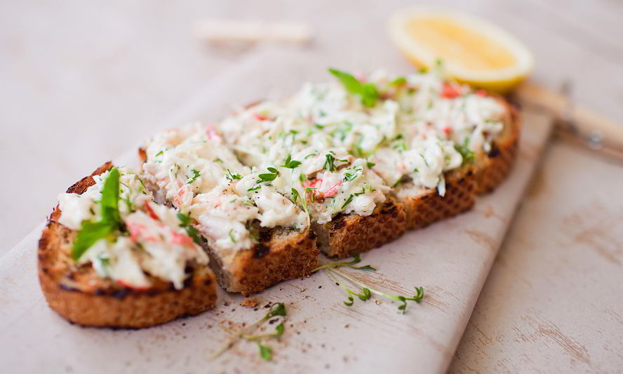 Рецепт брускетта с крабом