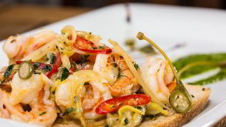 Брускетта с креветками