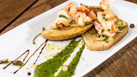 брускетта с креветками