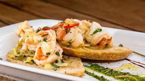 брускетта с креветками