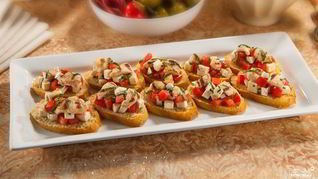 Брускетта с курицей