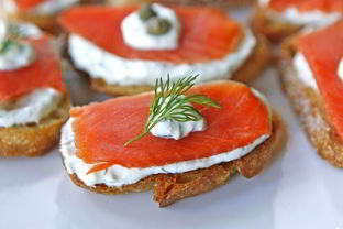 Брускетта с лососем