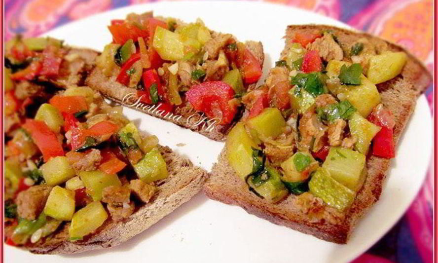 Рецепт брускетта с мясом и овощами