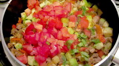 брускетта с мясом и овощами