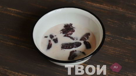 брускетта с печенью и бальзамическим луком