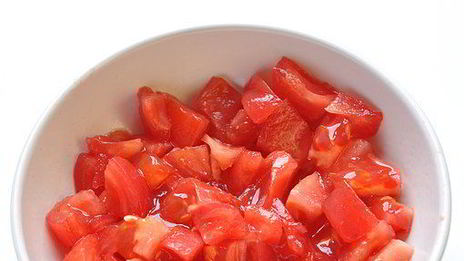 брускетта с помидорами и базиликом