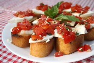 Брускетта с помидорами и моцареллой