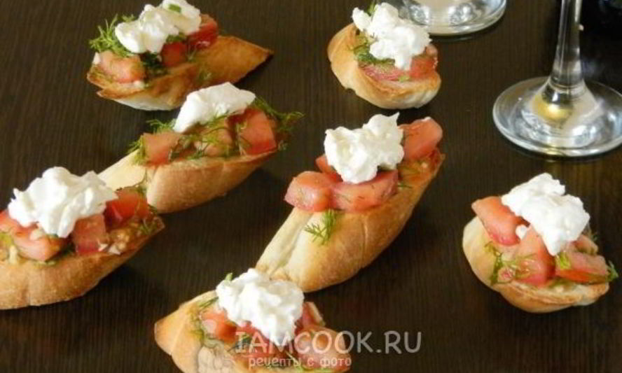 Рецепт брускетта с помидорами и сыром