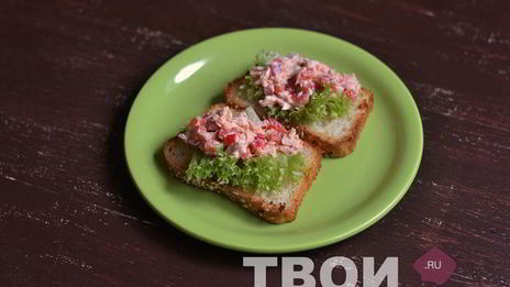 брускетта с рыбным салатом