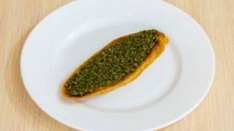 брускетта с семгой и песто