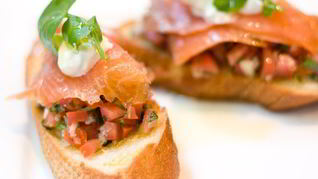 Брускетта с семгой