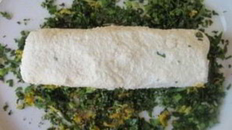 брускетта с зеленью и козьим сыром