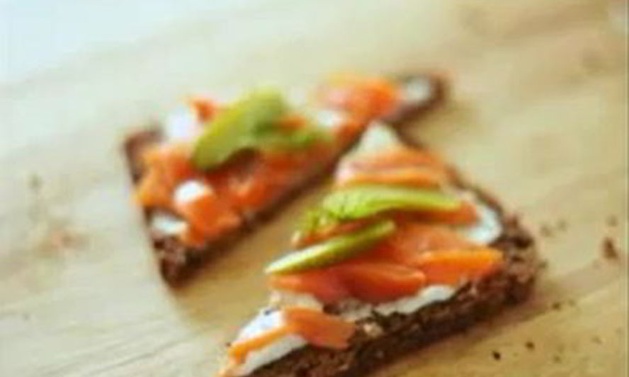 Рецепт брускетта со сливочным сыром и копченой рыбой