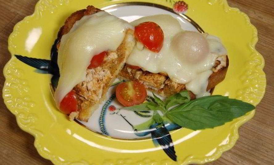 Рецепт бутерброды с курицей, моцареллой и красным песто