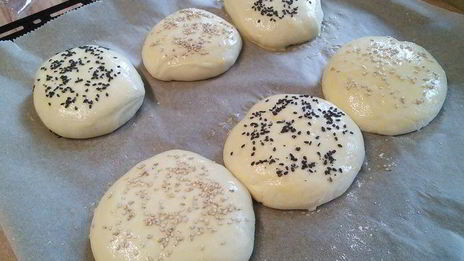 булочки для бургеров и капустный салат