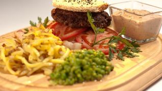 Бургер из говядины с картофелем пай