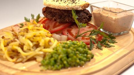 бургер из говядины с картофелем пай