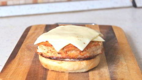 бургер с ананасом и медовой горчицей