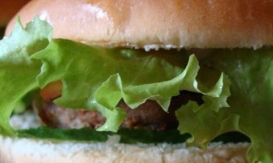 Рецепт бургер с говяжьей котлетой и маринованными огурчиками