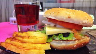 Бургер с котлетой гриль из рубленной говядины