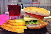 Бургер с котлетой гриль из рубленной говядины