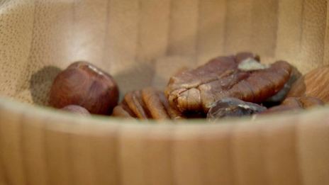 бургер с судаком и краснокочанной капустой