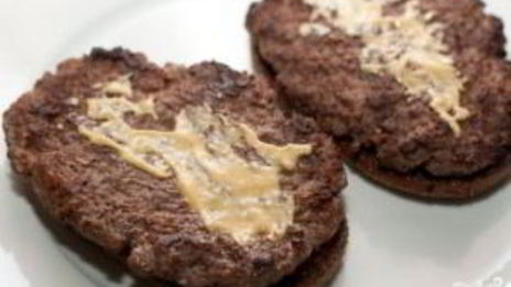 домашний гамбургер с ржаным хлебом