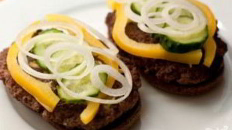 домашний гамбургер с ржаным хлебом