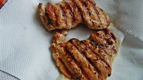 двойной чикен-бургер на ржаной чиабатте