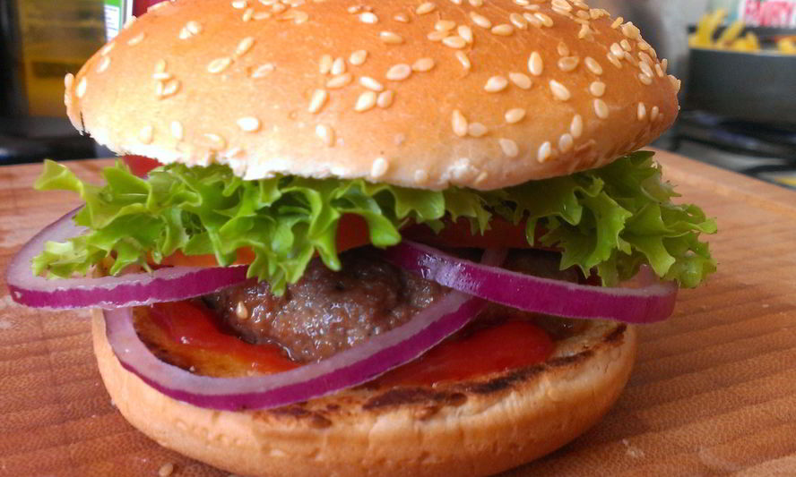 Рецепт гамбургер из говядины с соусом из меда и чили