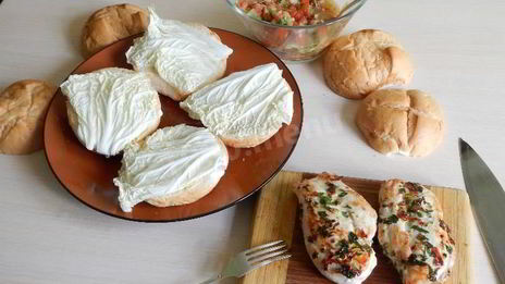 гамбургер с куриным филе