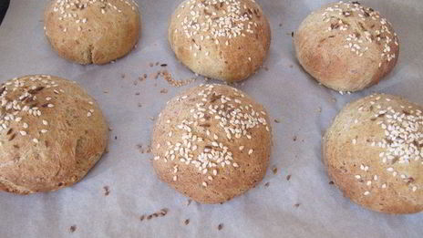 гамбургеры овощные из нутовых булочек