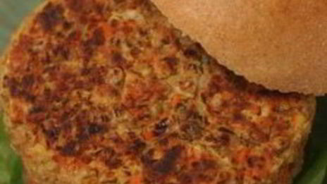 гамбургеры с котлетами из чечевицы, овощей и сыра