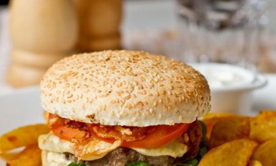 Рецепт гамбургеры с плавленным сулугуни и хрустящим луком