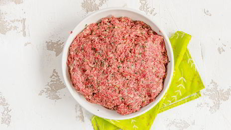 классический бургер с луком фри