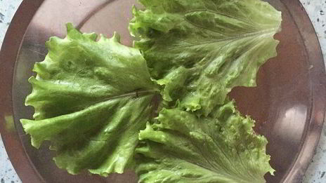 постный бургер с котлетой из нута и свекольным соусом